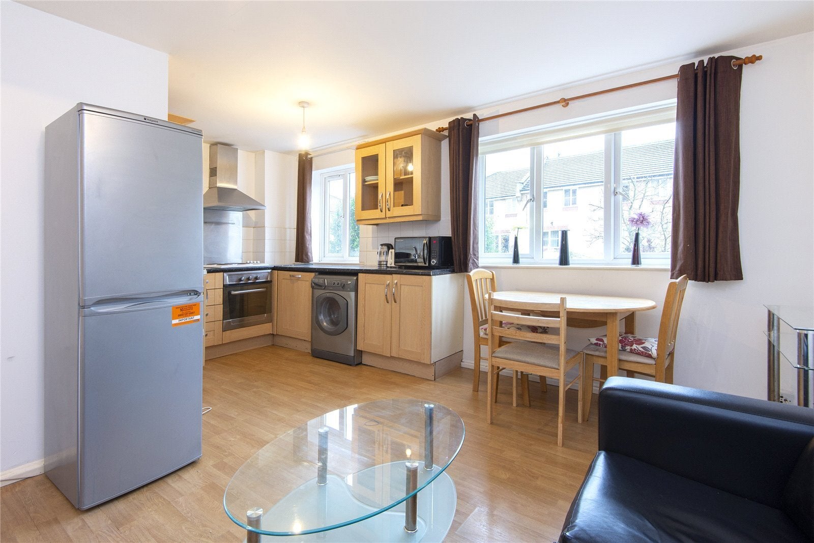 Flat Westferry Road in Greater London