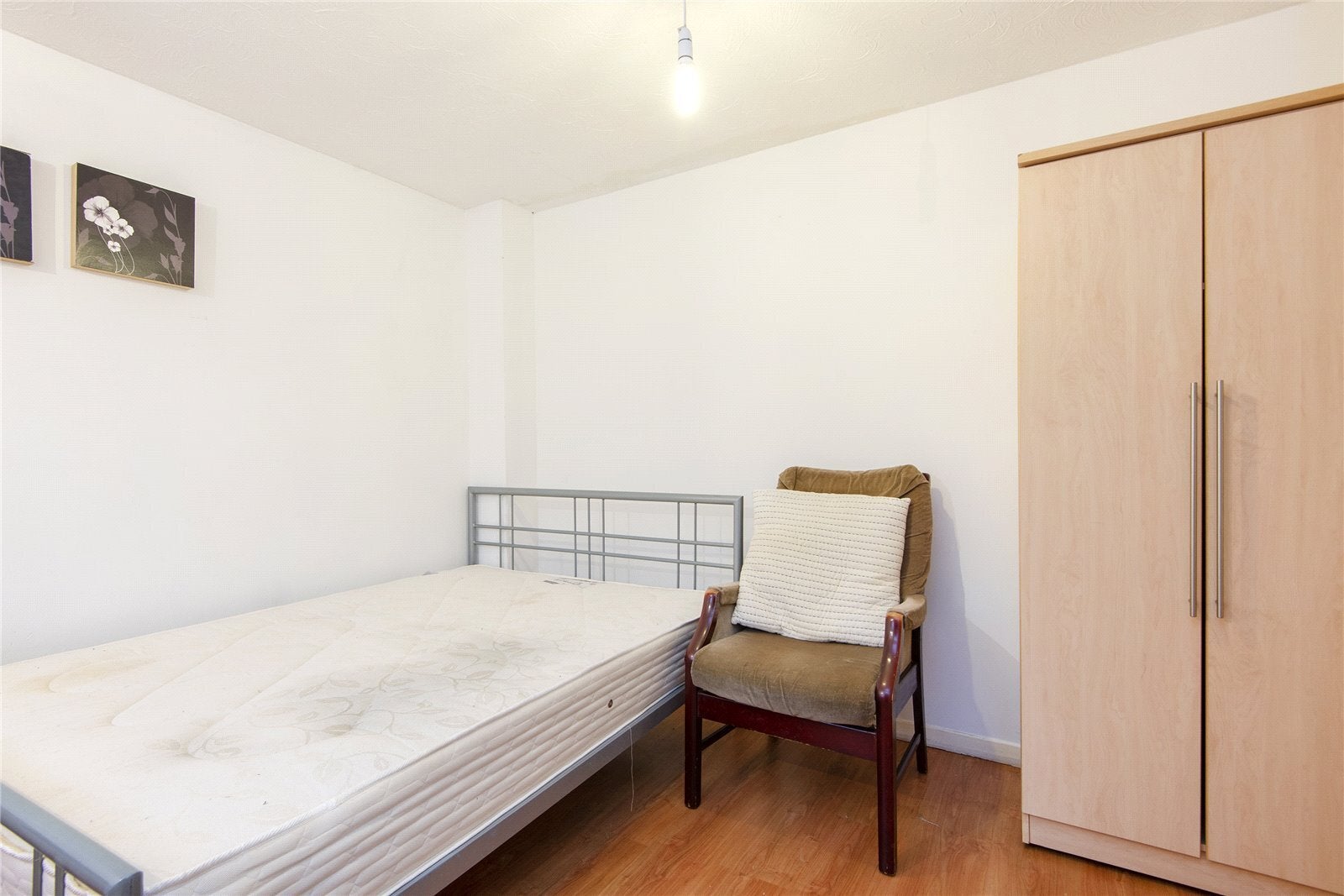 Flat Westferry Road in Greater London