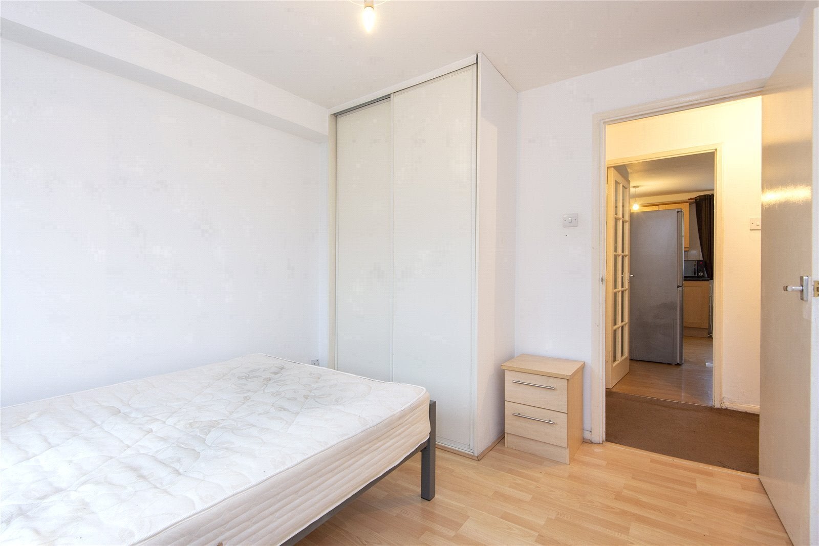 Flat Westferry Road in Greater London