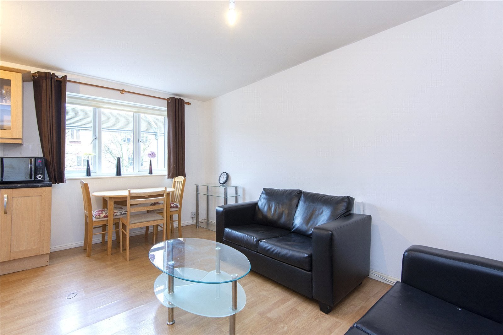 Flat Westferry Road in Greater London