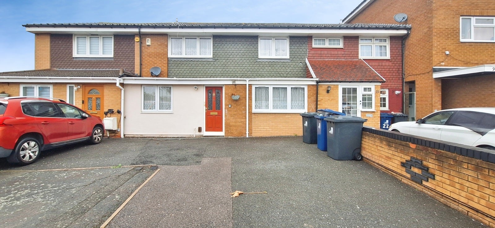 Flat Ramsey Close in Greater London