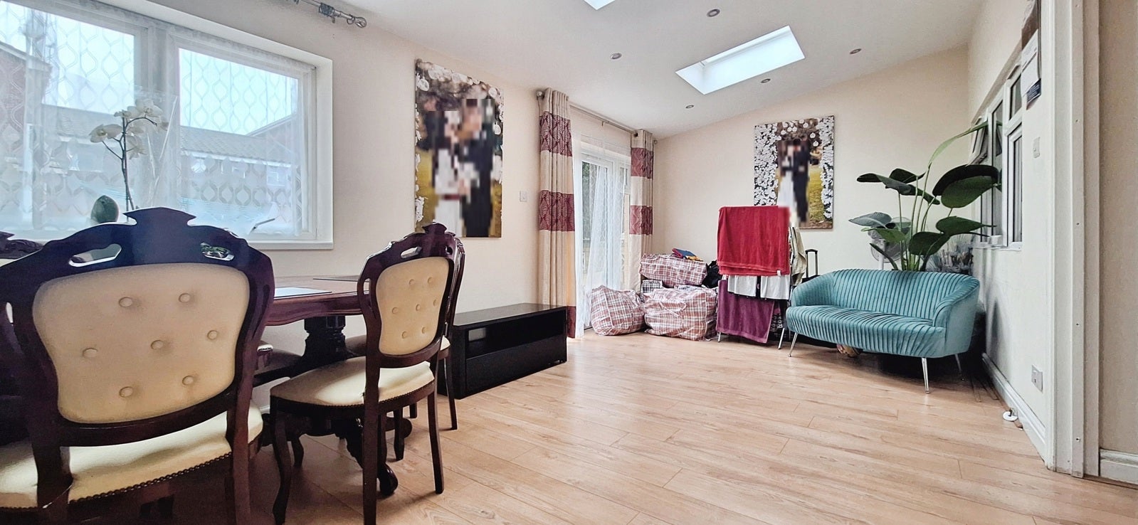 Flat Ramsey Close in Greater London