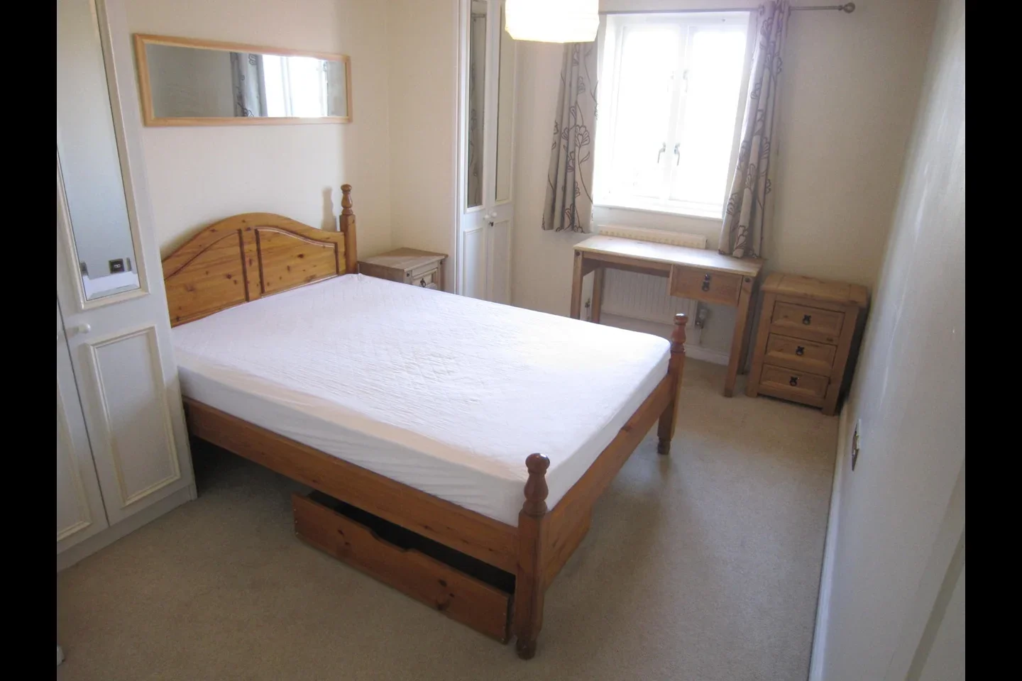 Flat Rotherhithe Street in Greater London
