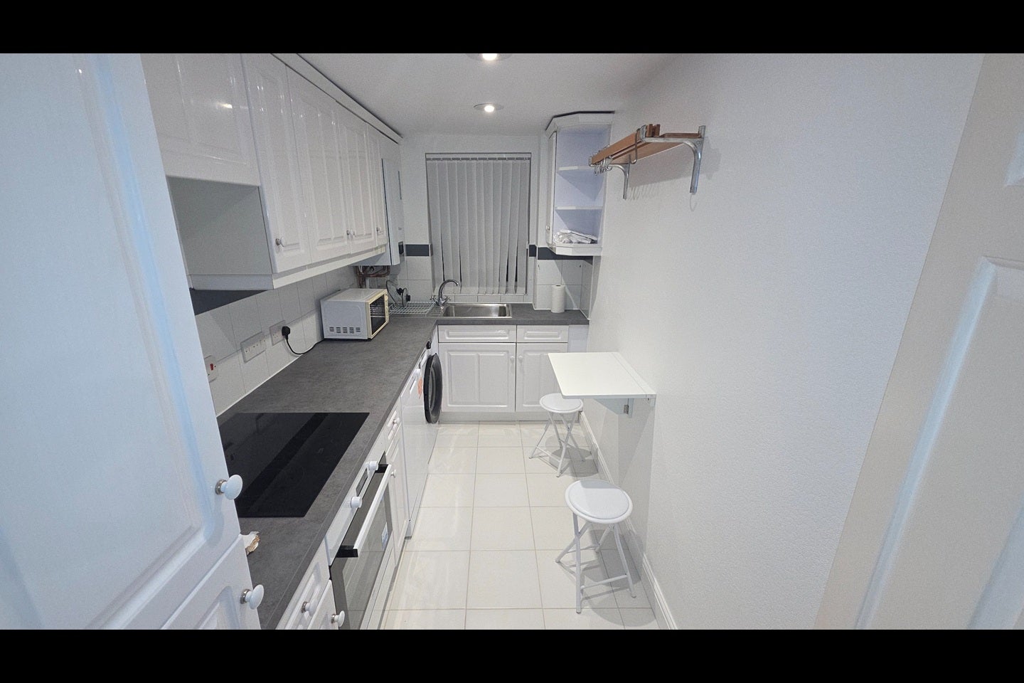Flat Rotherhithe Street in Greater London