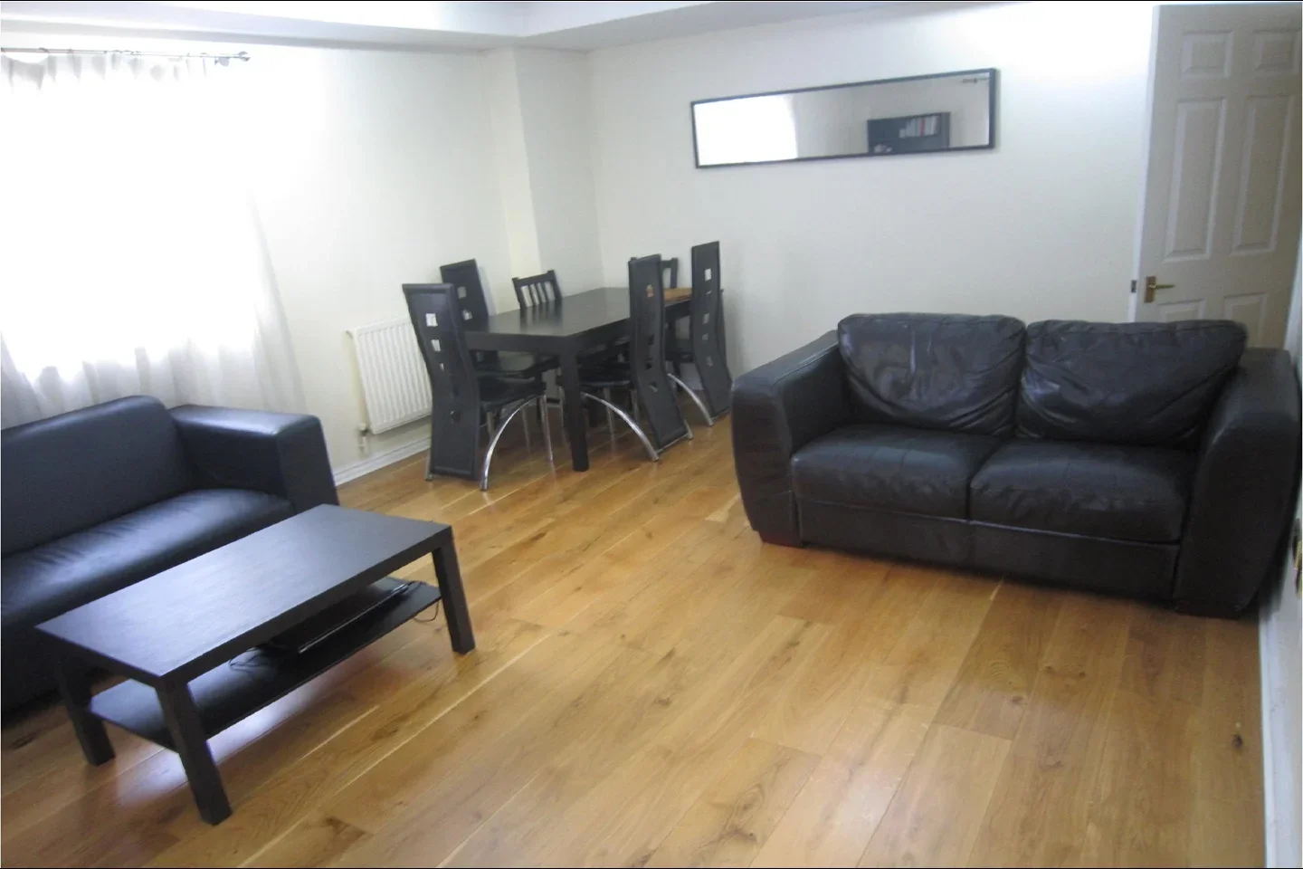 Flat Rotherhithe Street in Greater London