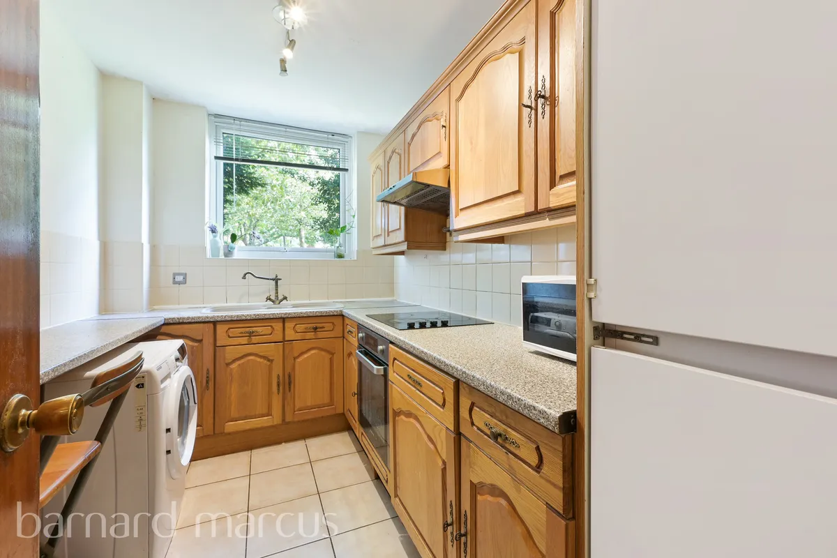 Flat Catherine Road in Greater London