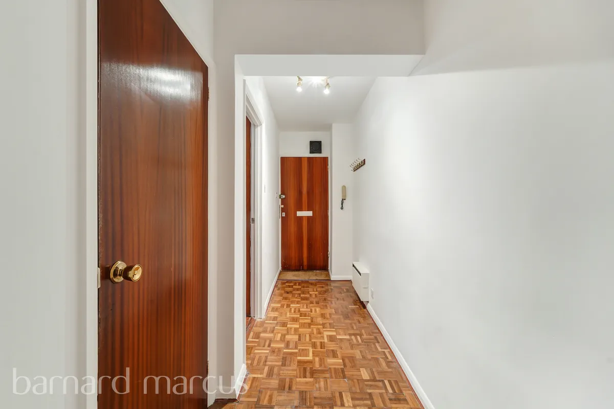 Flat Catherine Road in Greater London