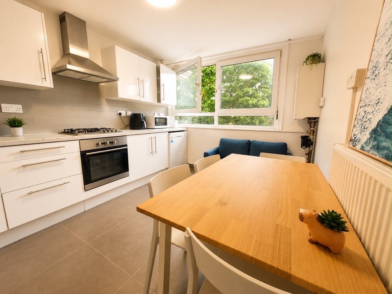 Room Piper Close in Greater London