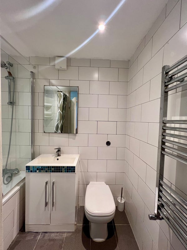 Room Piper Close in Greater London