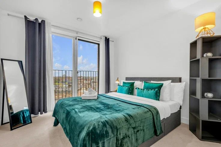 Flat Rookwood Way in Greater London