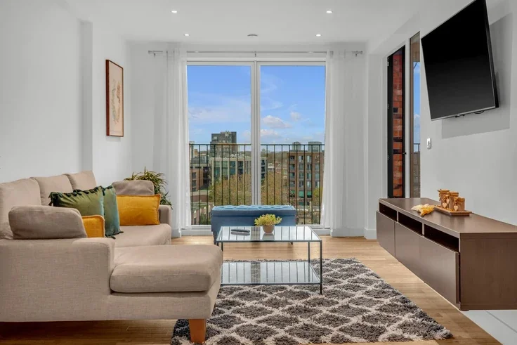 Flat Rookwood Way in Greater London