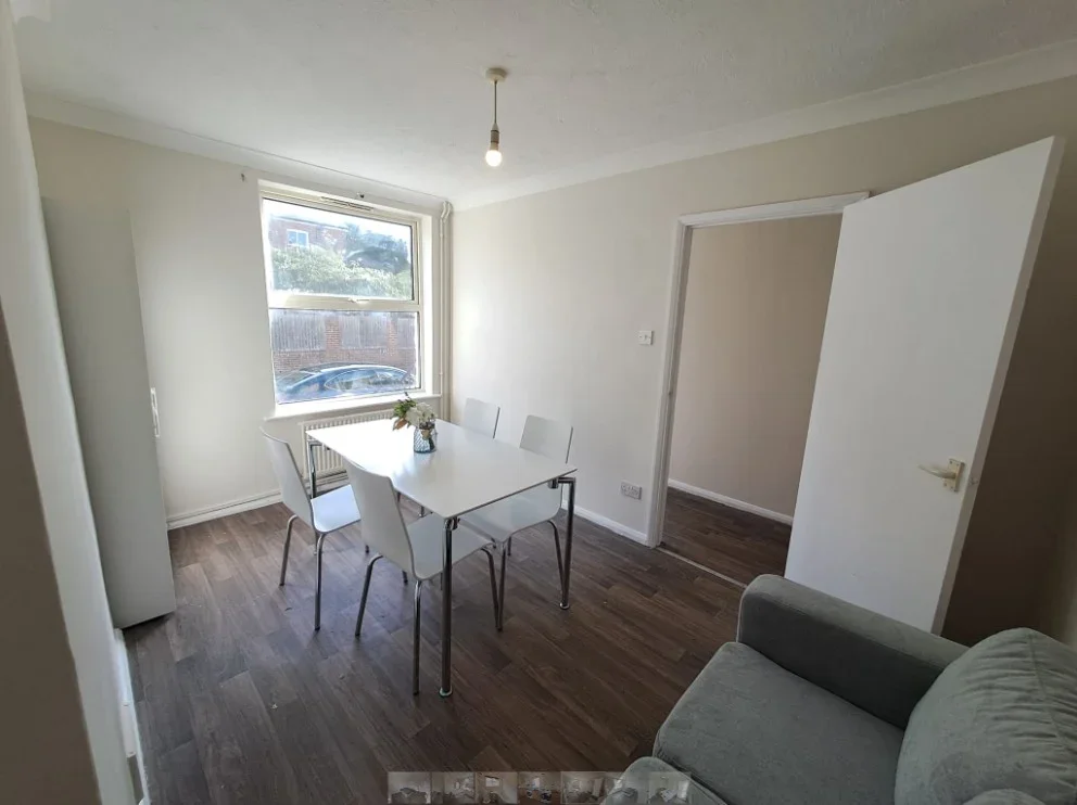 Flat Springfield Road in Tunbridge Wells