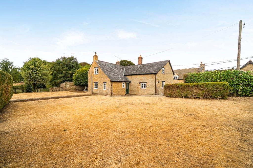 House Chipping Norton Road in West Oxfordshire