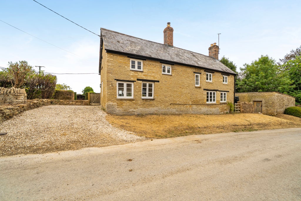 House Chipping Norton Road in West Oxfordshire
