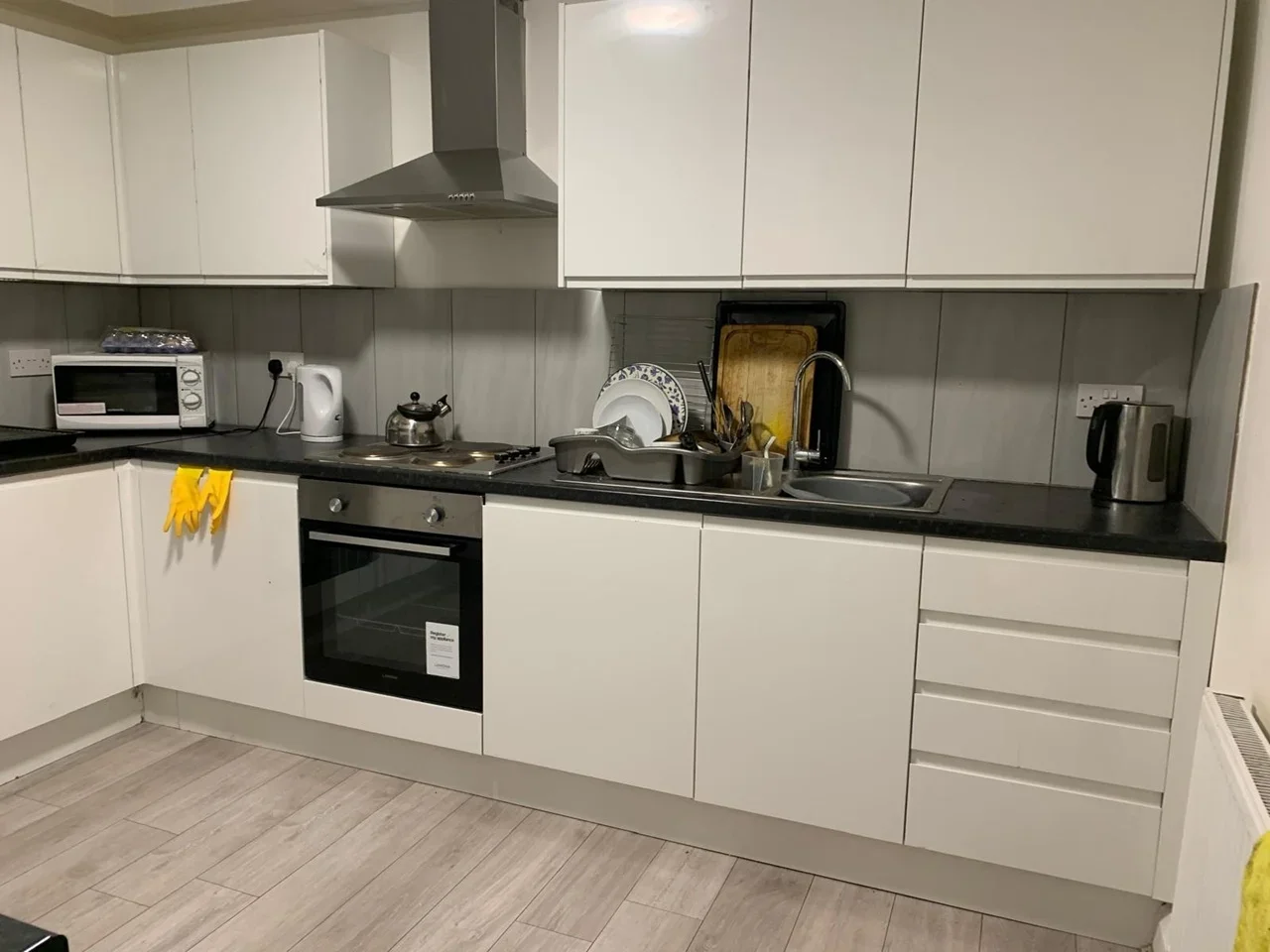 Room Crest Road in Greater London