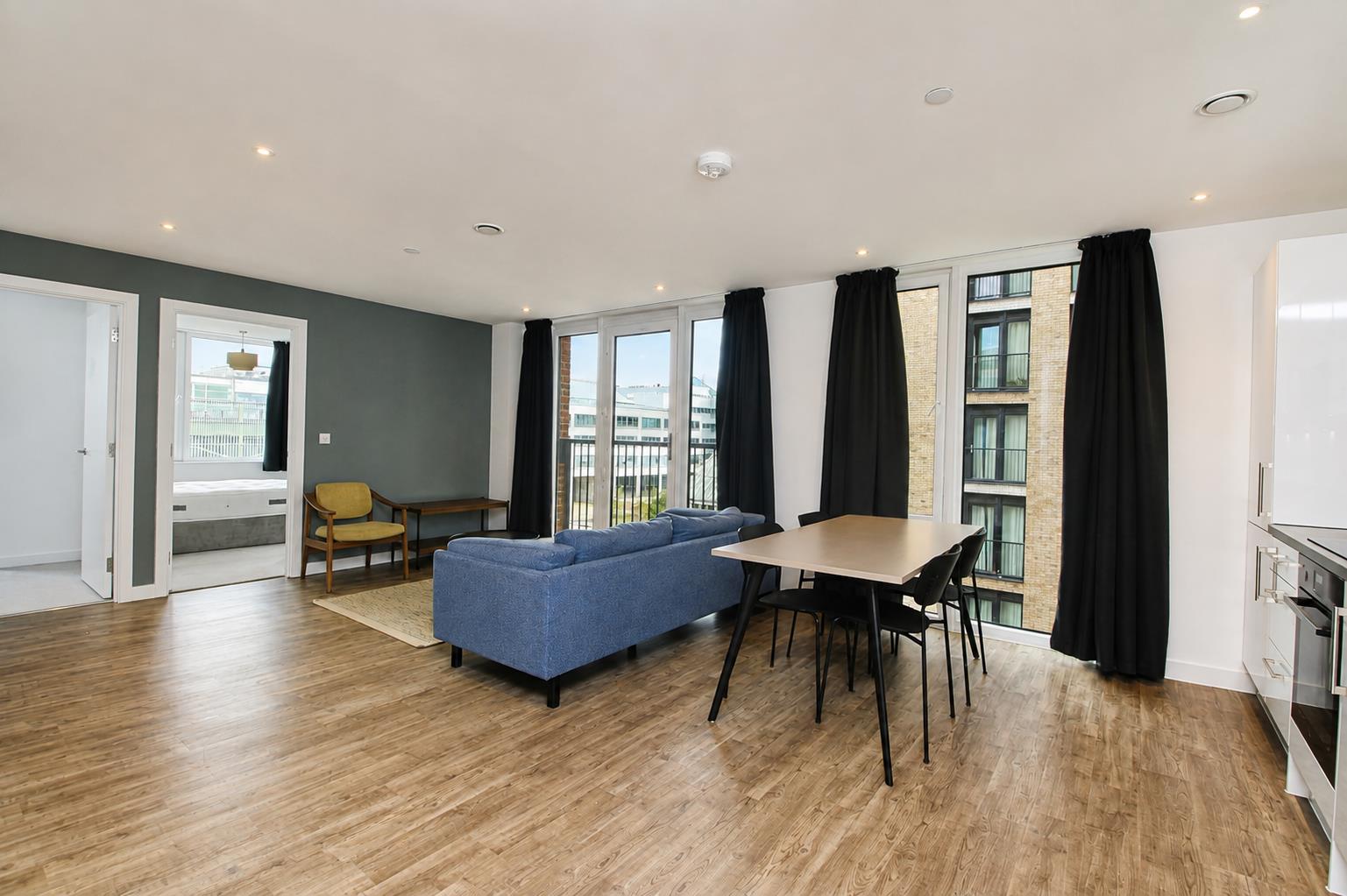 Flat Avebury Boulevard in Central Milton Keynes