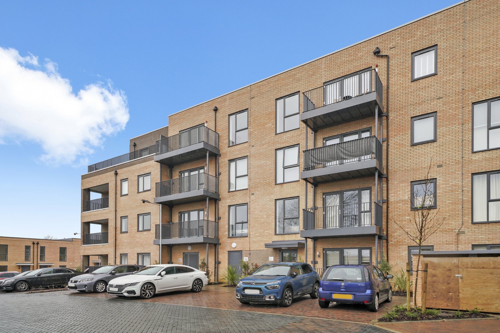 Flat Curton Close in Greater London
