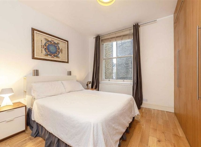 Flat Cornwall Gardens in Greater London