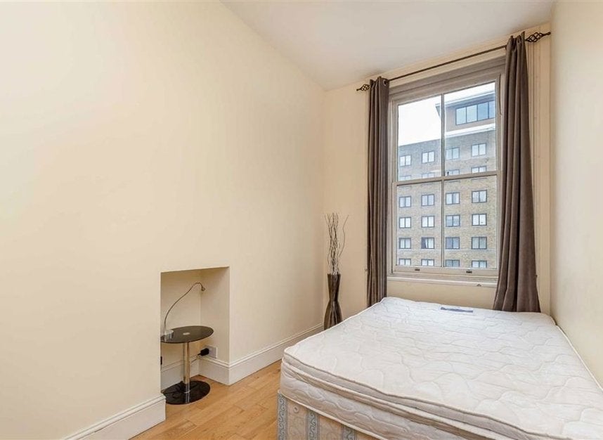 Flat Cornwall Gardens in Greater London