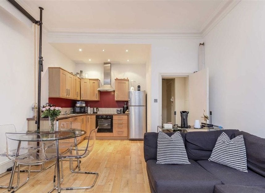 Flat Cornwall Gardens in Greater London
