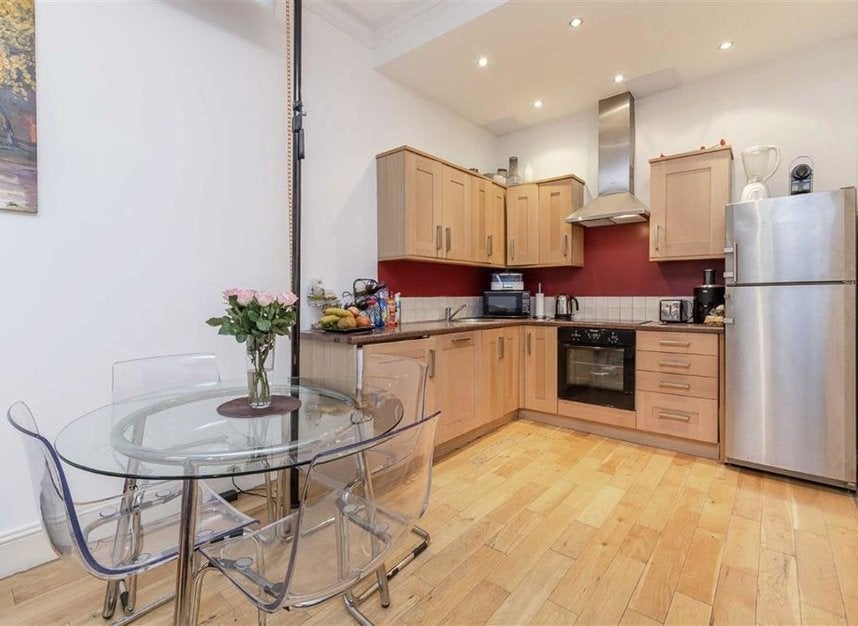 Flat Cornwall Gardens in Greater London