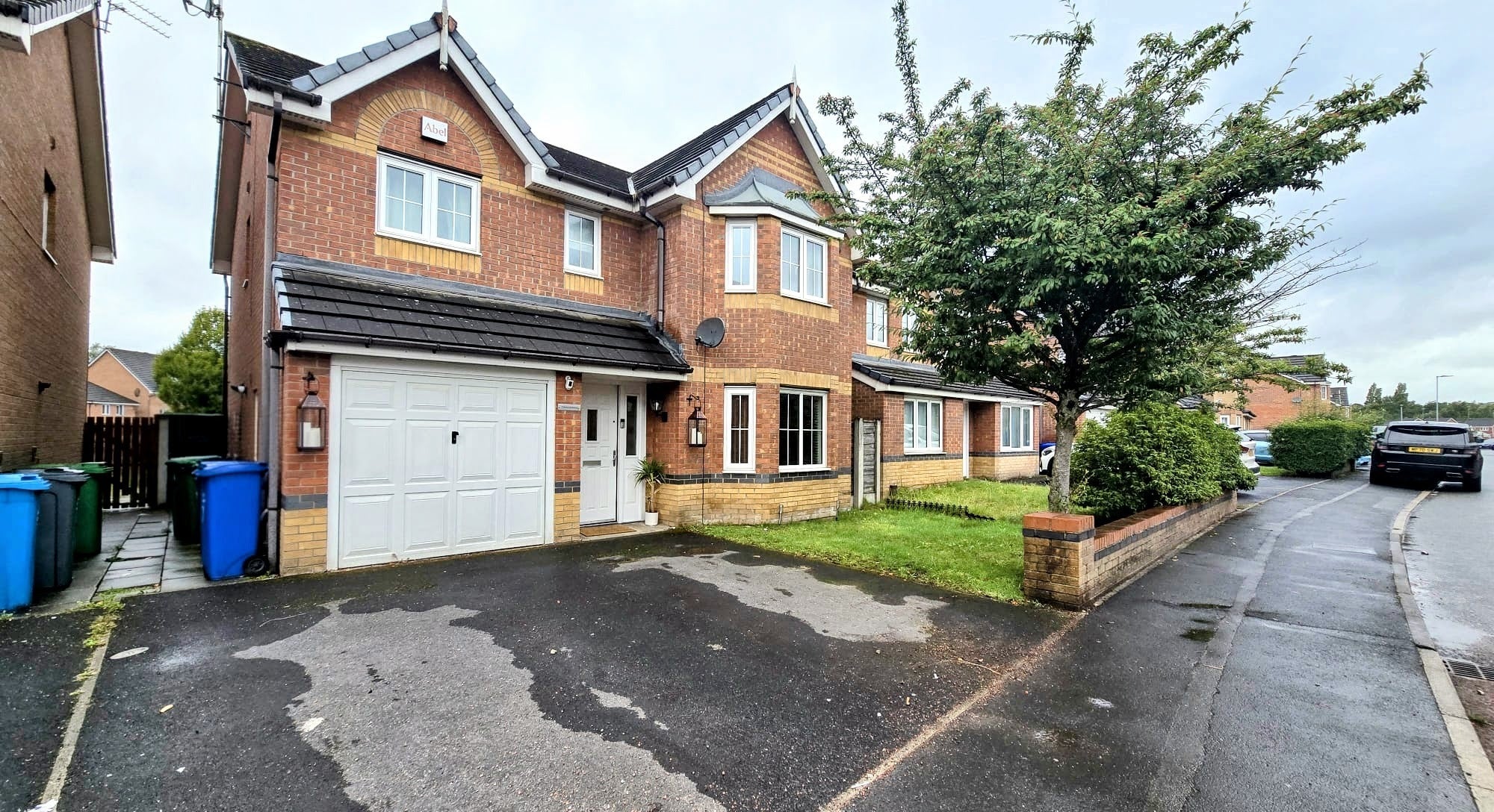 House Ainsbrook Avenue in Manchester
