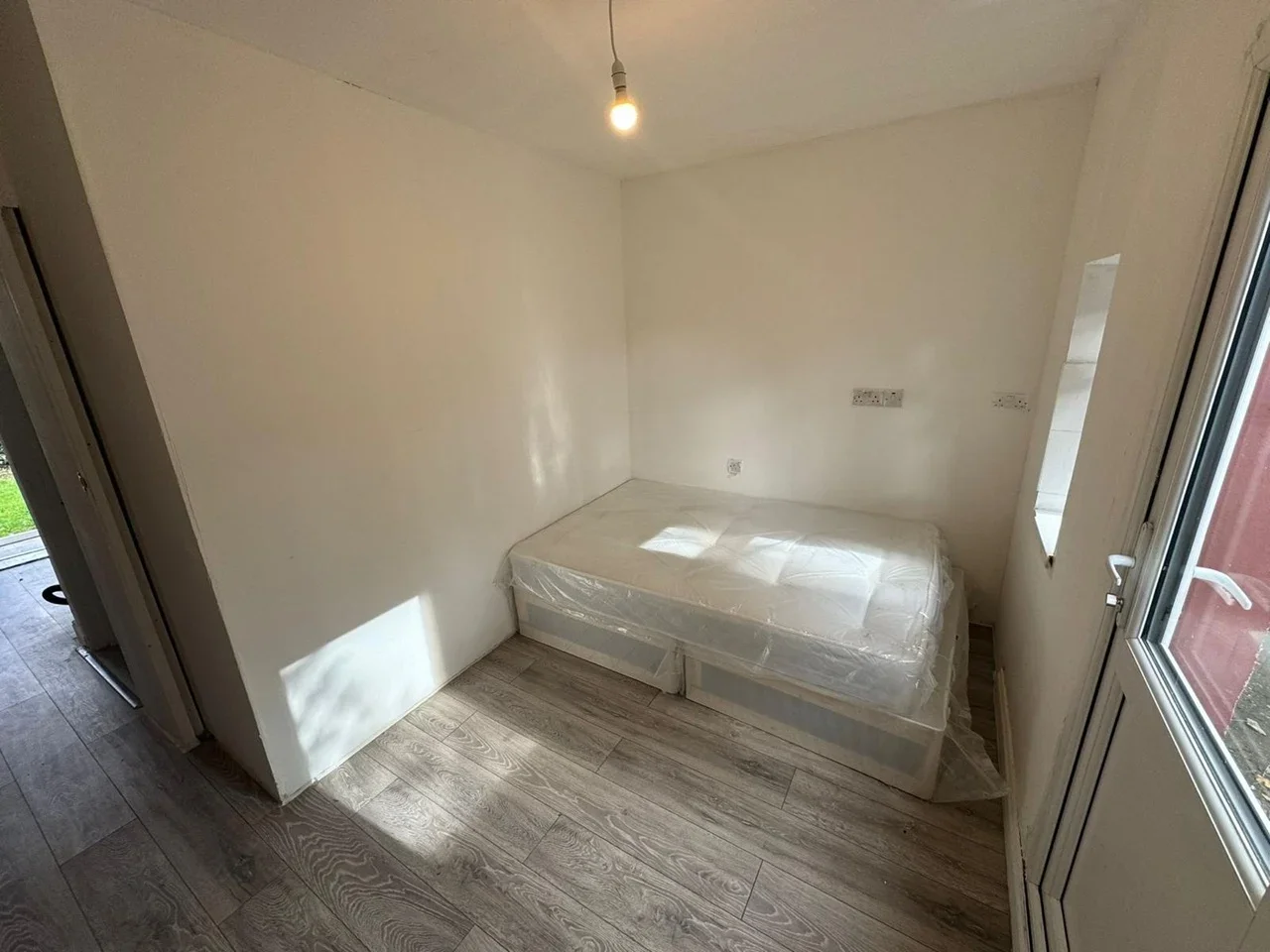 Room Lyon Park Avenue in Greater London