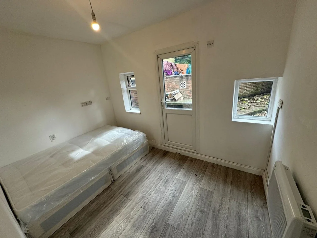 Room Lyon Park Avenue in Greater London