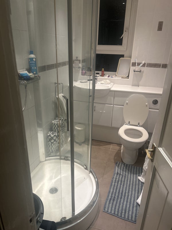 Room Dinart Street in Glasgow
