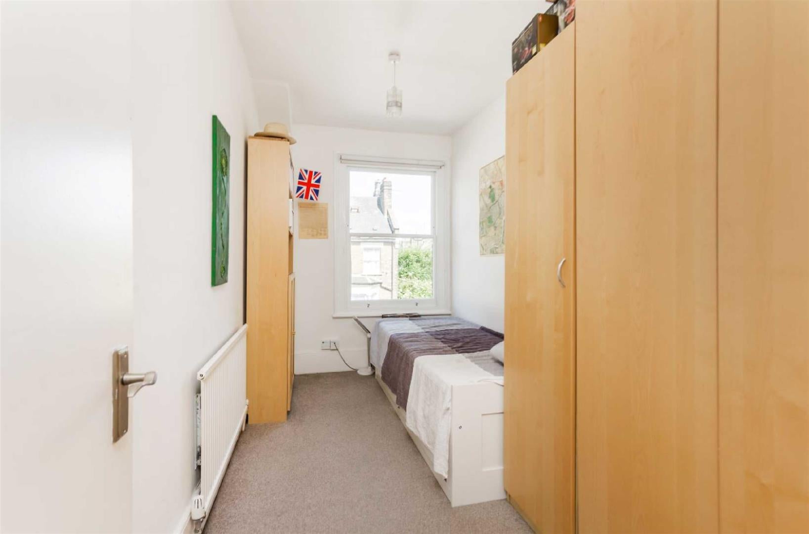 Flat Roderick Road in Greater London