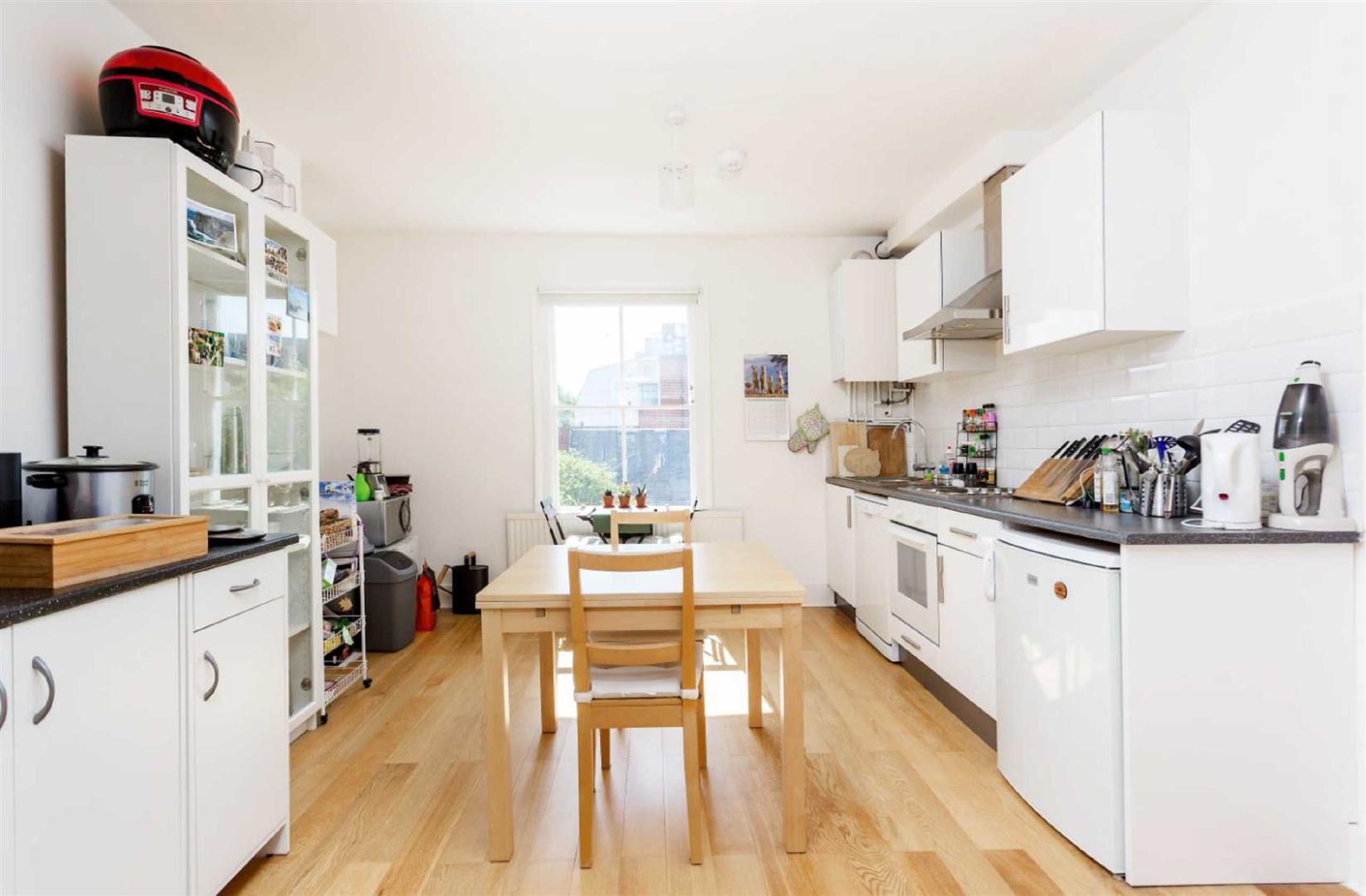 Flat Roderick Road in Greater London