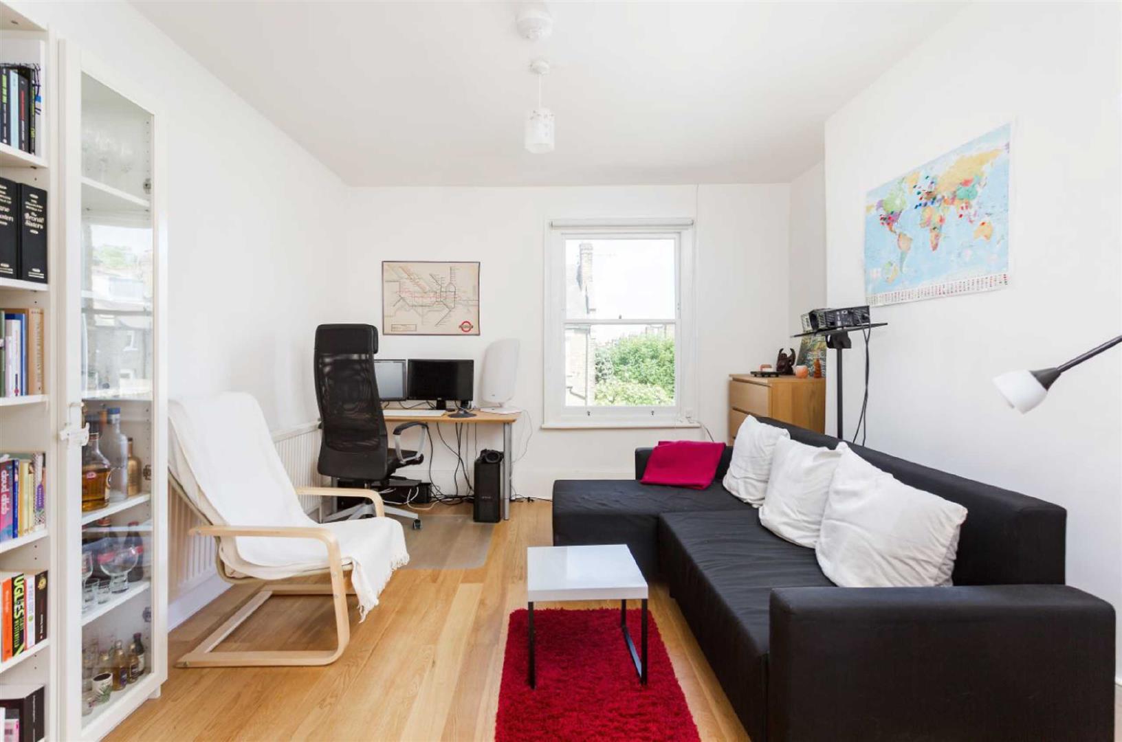 Flat Roderick Road in Greater London