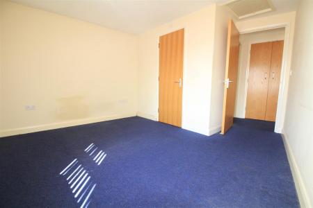 Flat Carlton Road in Nottingham