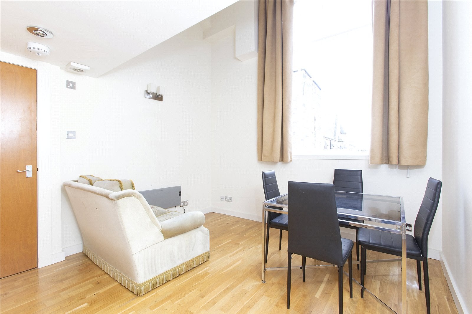 Flat Drummond Street in City of Edinburgh