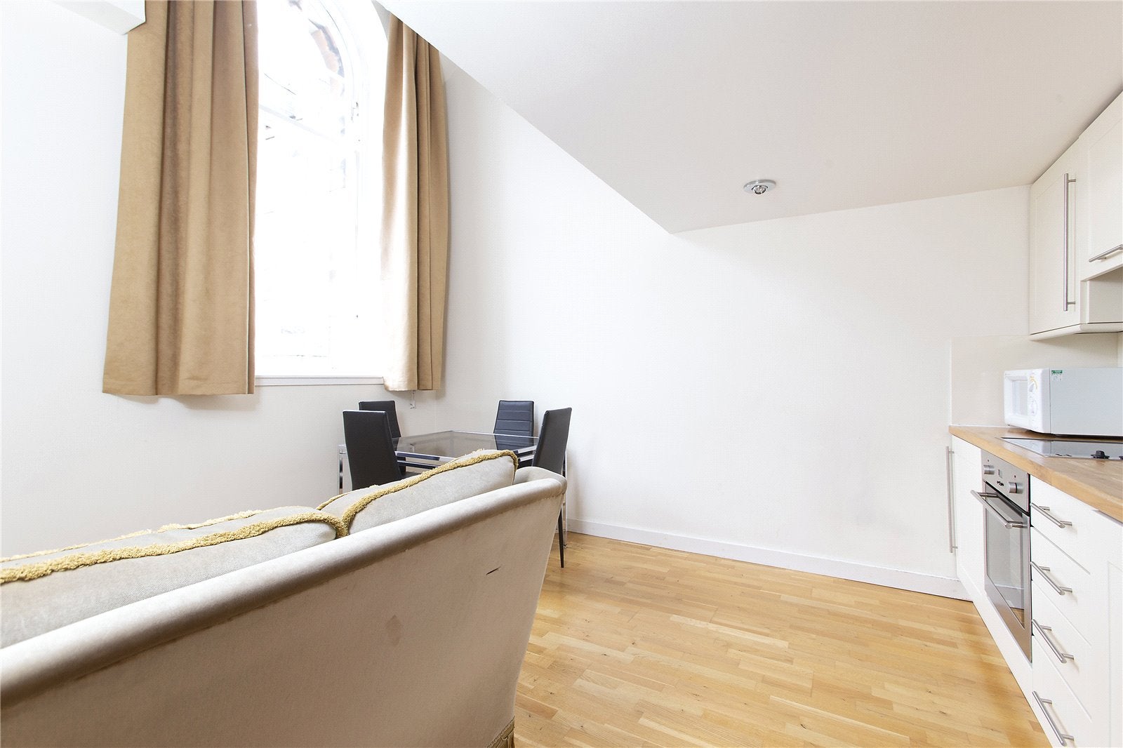 Flat Drummond Street in City of Edinburgh
