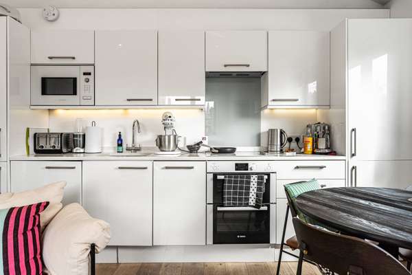 Flat Barnsbury Terrace in Greater London