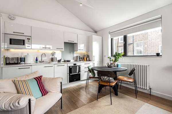 Flat Barnsbury Terrace in Greater London