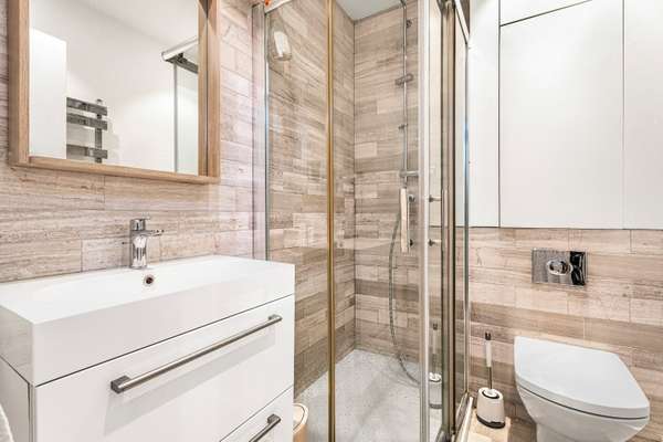Flat Barnsbury Terrace in Greater London