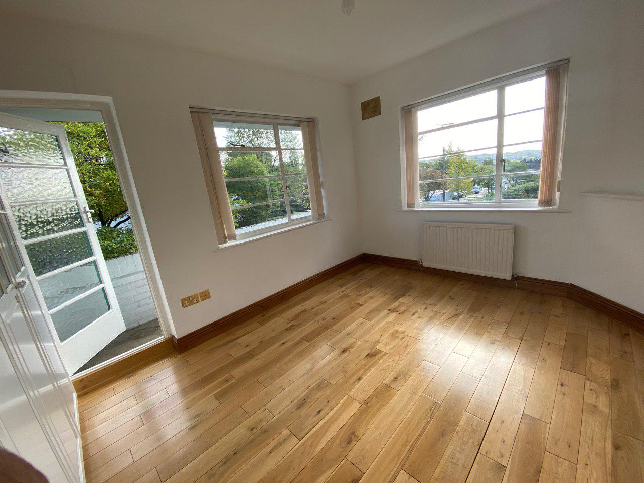 Flat Ossulton Way in Greater London