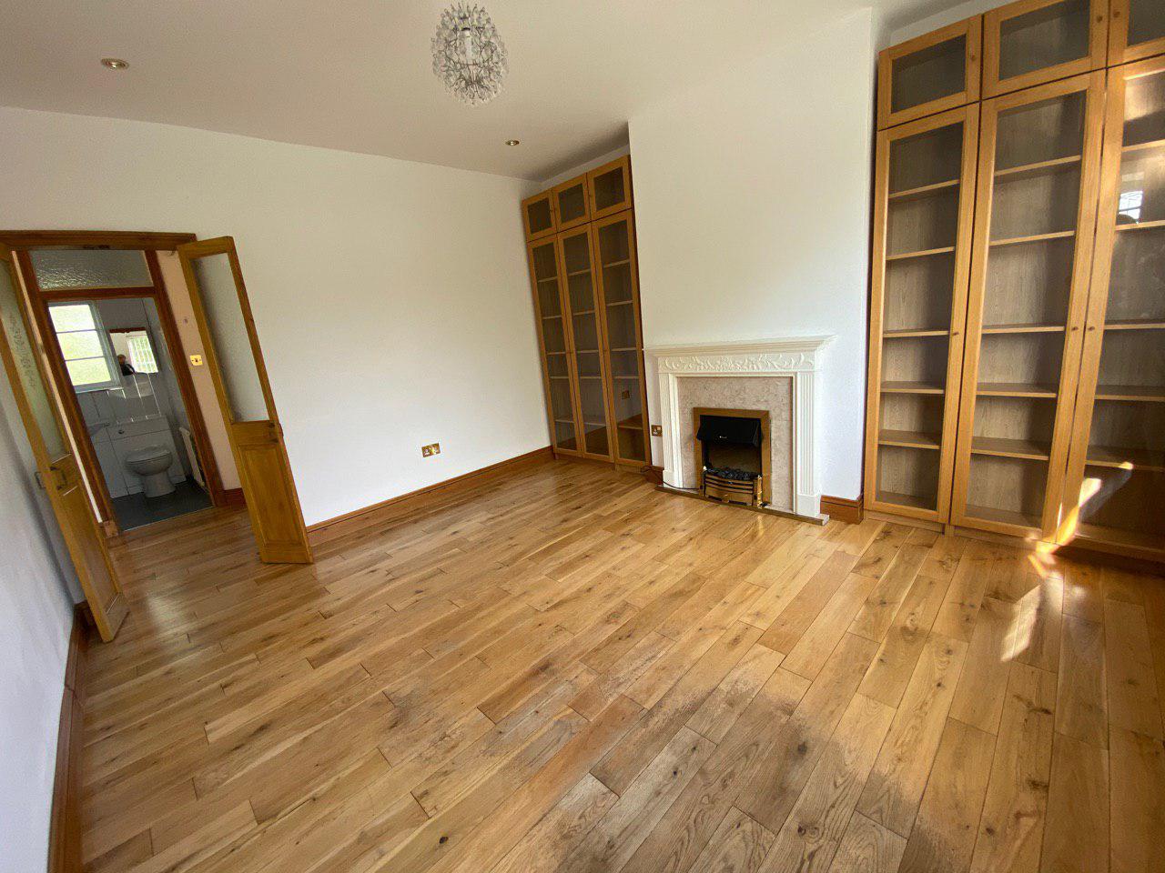Flat Ossulton Way in Greater London