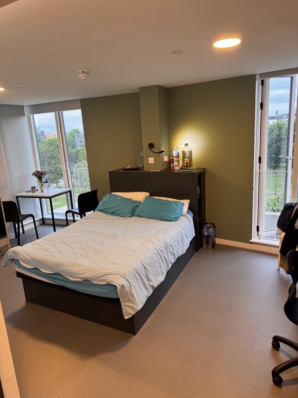 Room Alscot Road in Greater London