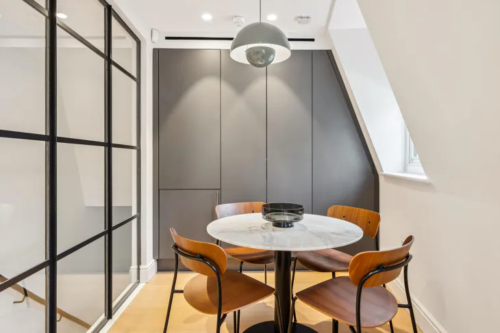 Flat Tryon Street in Greater London