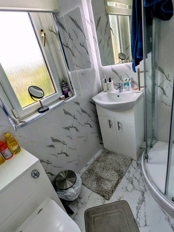 Room Cardross Avenue in Broxburn