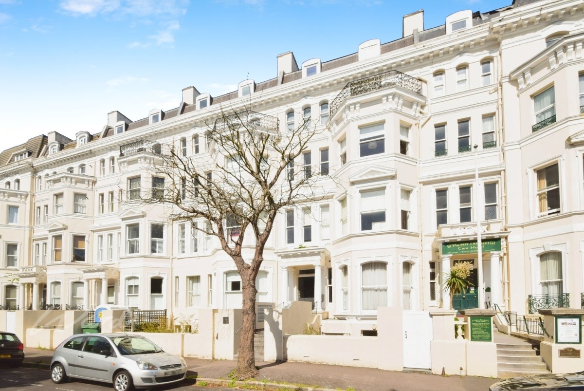 Flat Clifton Road | Clifton Gardens in Folkestone and Hythe District
