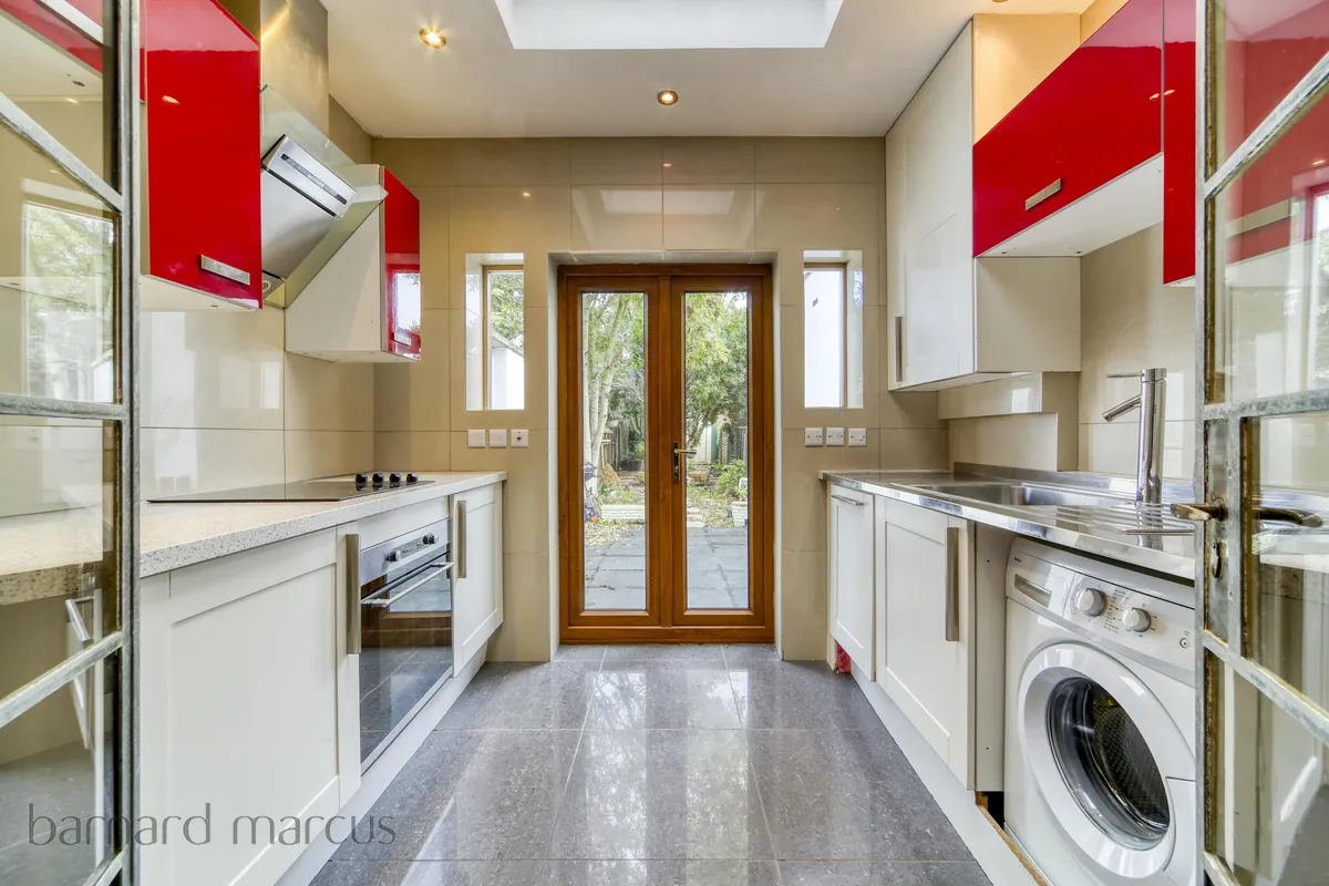 House Norbury Crescent in Greater London