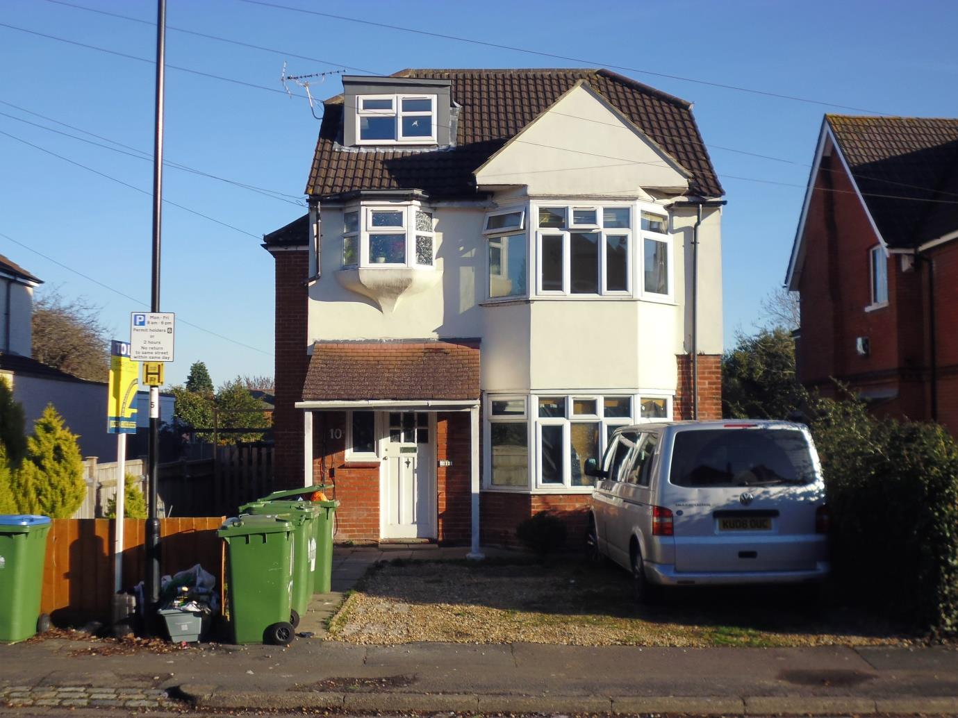 Flat Grosvenor Road in Southampton