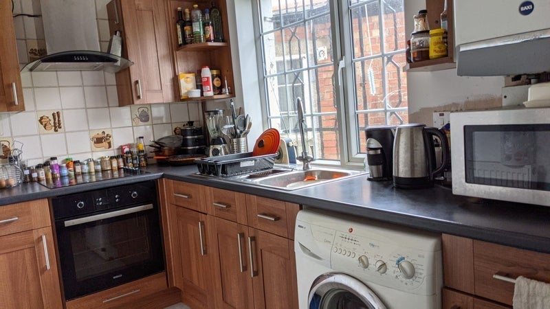 Room Highbury Road in Cardiff