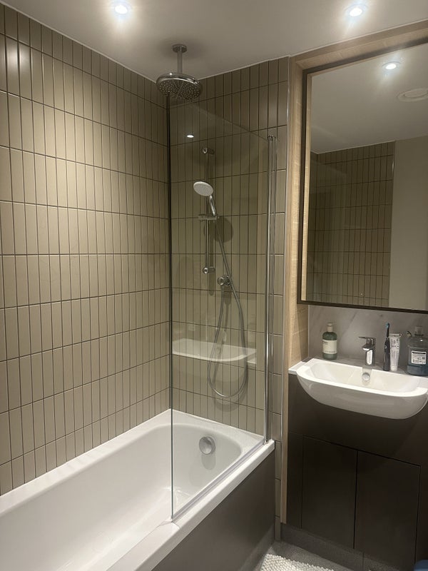 Room Railway Walk in Greater London