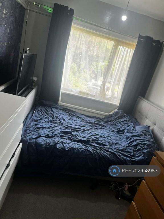 Room Charter Avenue in Coventry