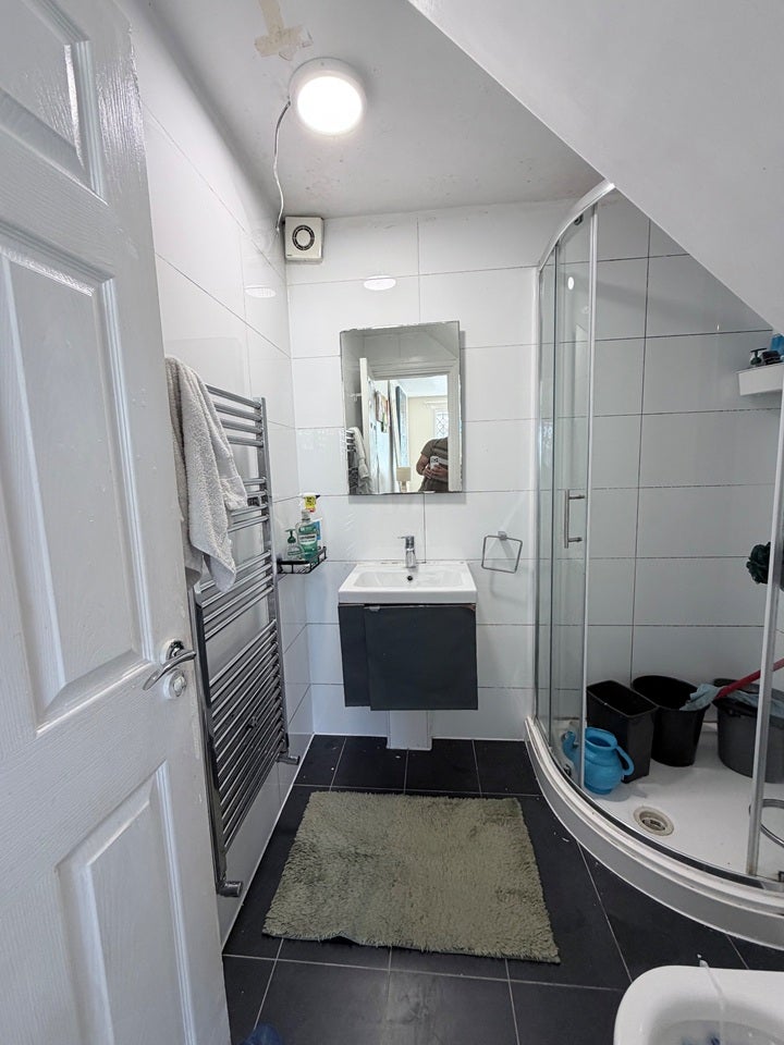 Room Brampton Grove in Greater London